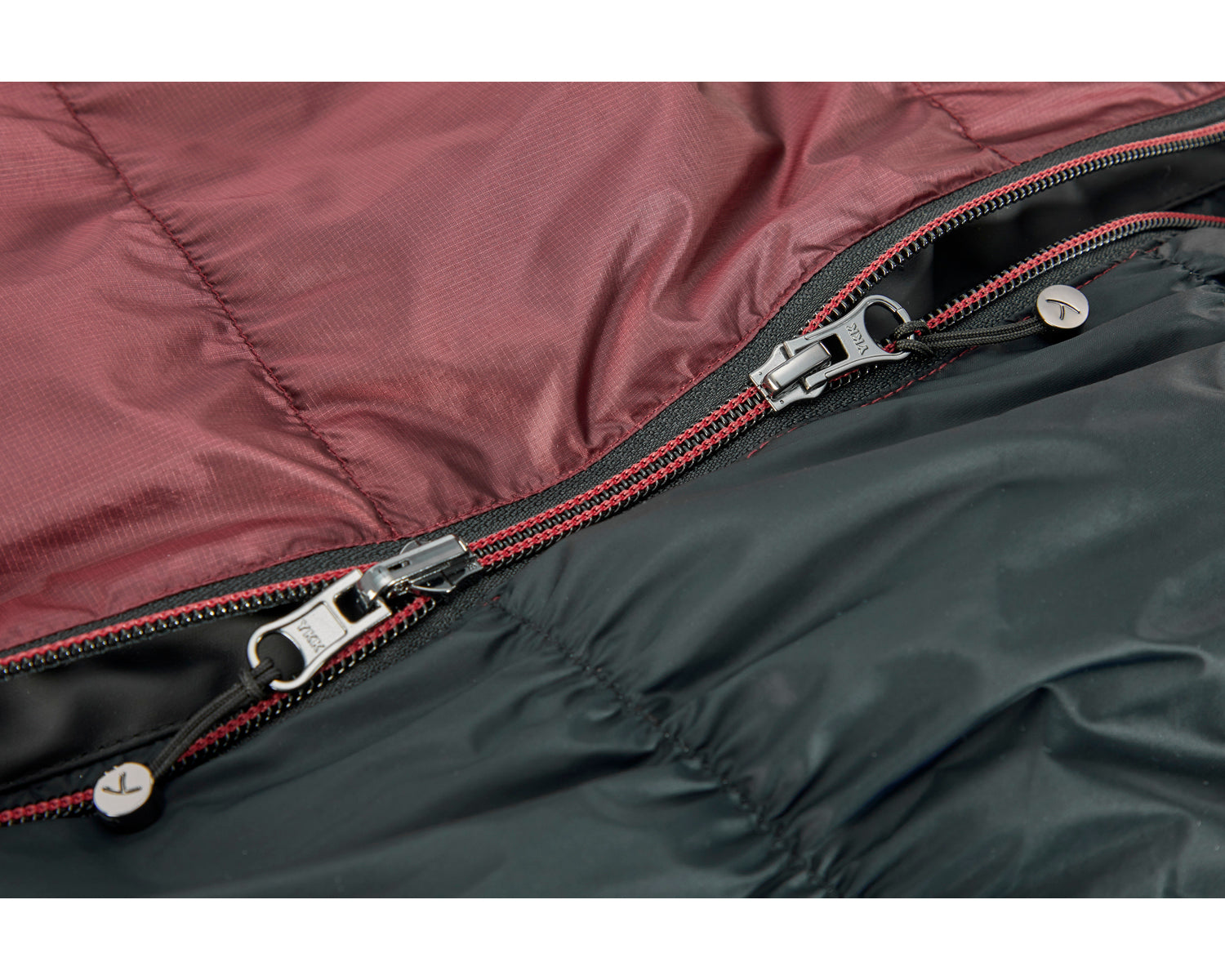 Voyage 300 Schlafsack (Right Zip) - Daune (1° C) | Ribbon Red