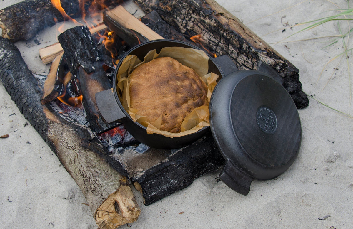 Outdoor-Kochen an der Küste: Strandkrabben-Bisque mit Muscheln und wilden Kräutern