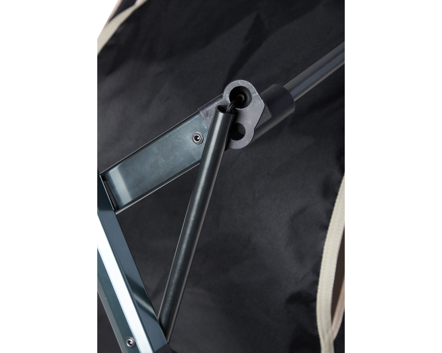 Kongelund Lounge Chair von Nordisk | Kaufen Sie Hier